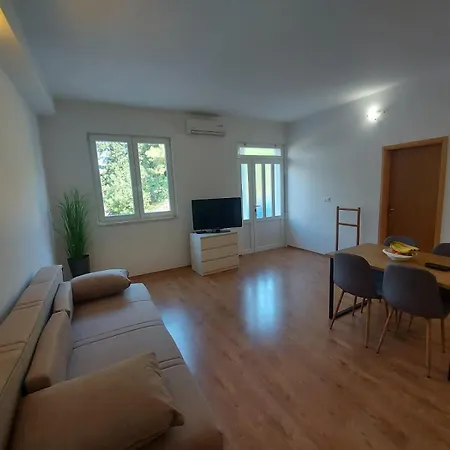 Neva Apartment *