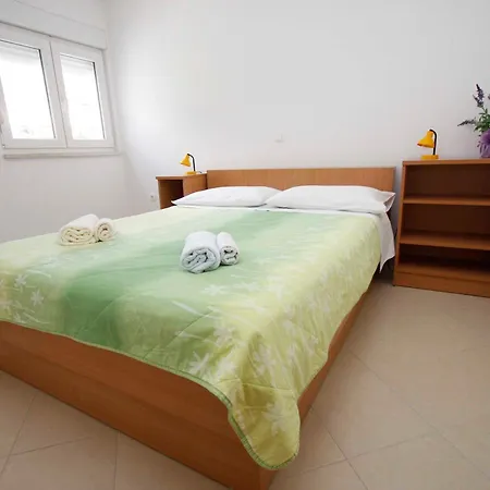 Neva Макарска